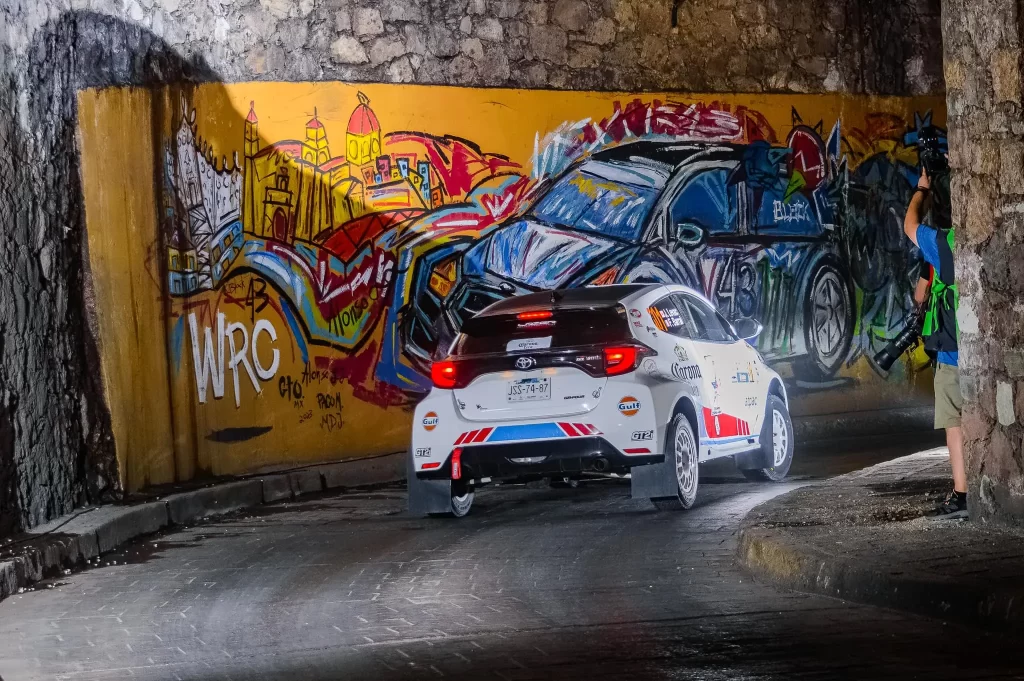 Voiture de course de Joel Levac lors du Rally of Nation, Leon