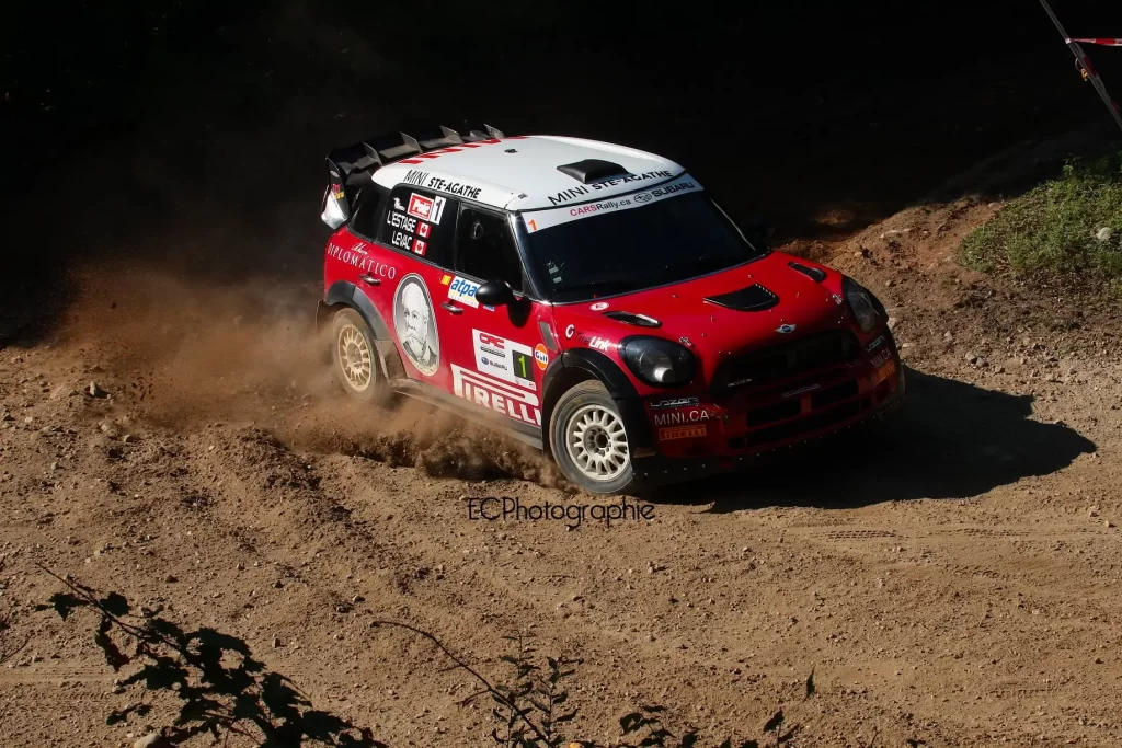 Voiture de course de Joel Levac lors du Rallye Baie-Des-Chaleurs